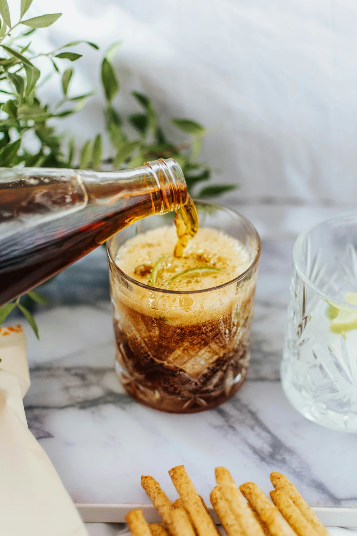 Ein Softdrink wird eingeschenkt — eine Gewohnheit die man ohne Angst auslassen kann
